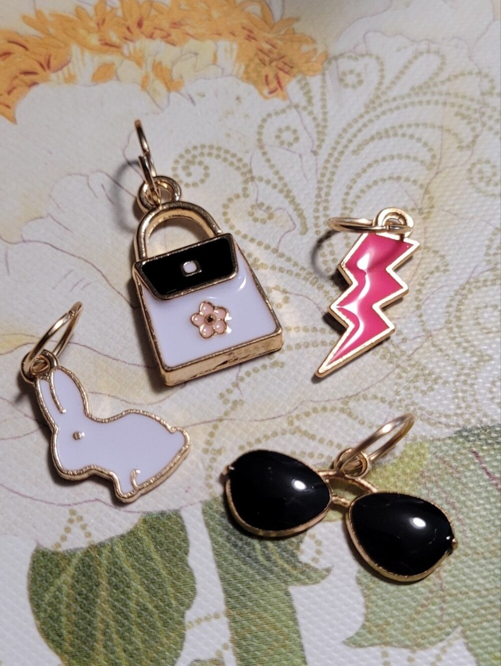 💚Free In Any Bundle Over $10 Fashion Enamel Charm Set